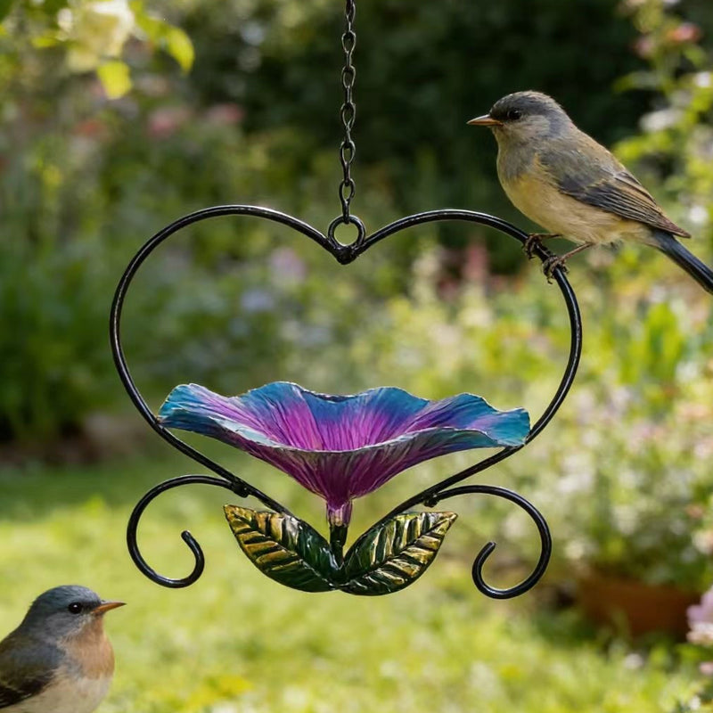 Comedero para pájaros con forma de corazón y motivos florales