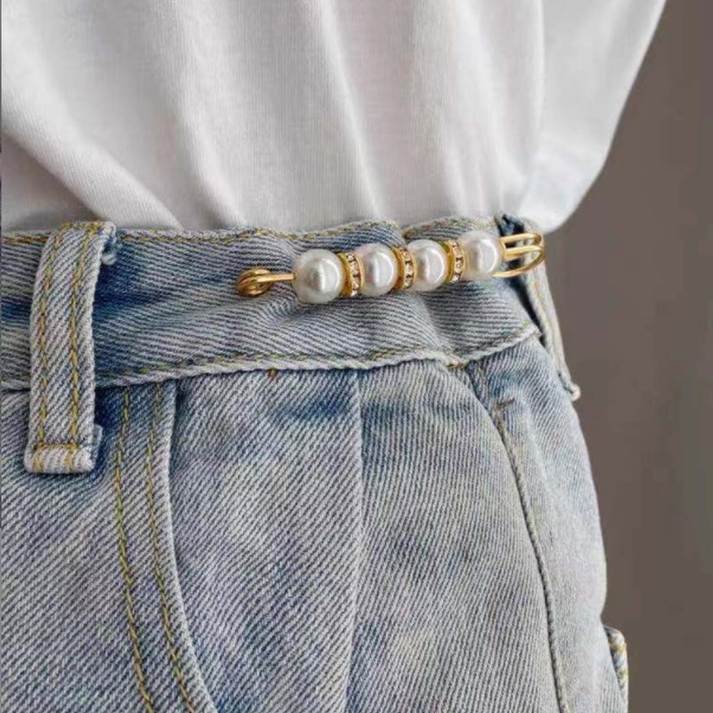 Broche imperdible con perlas y strass de fantasía