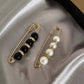 Broche imperdible con perlas y strass de fantasía