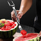 Cortador y Tenedor de Fruta de Acero Inoxidable 2 en 1 – ¡Para Servir Fruta Rápida y Fácilmente!