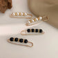 Broche imperdible con perlas y strass de fantasía
