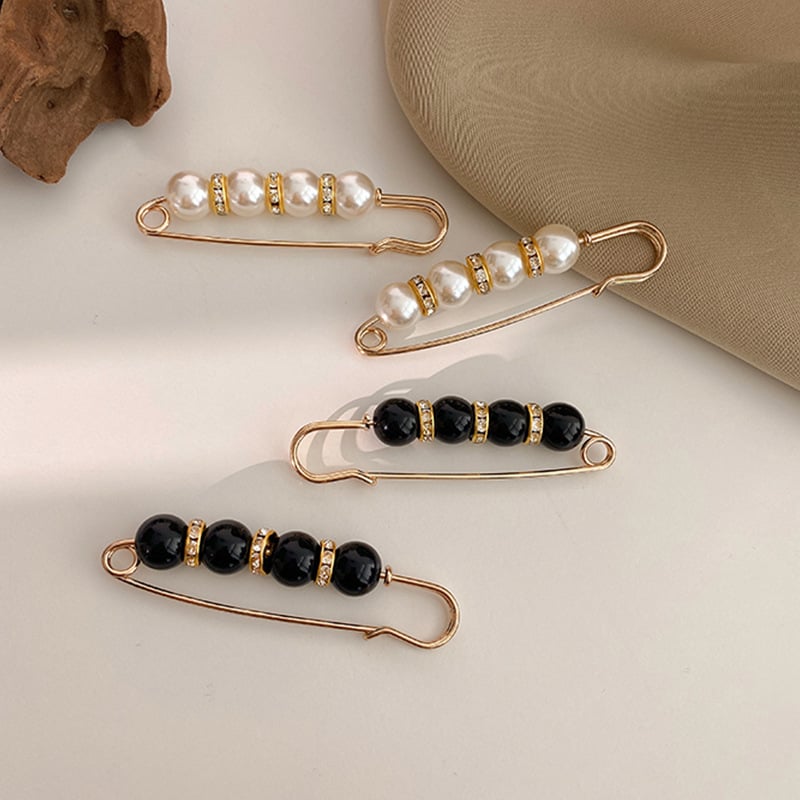 Broche imperdible con perlas y strass de fantasía