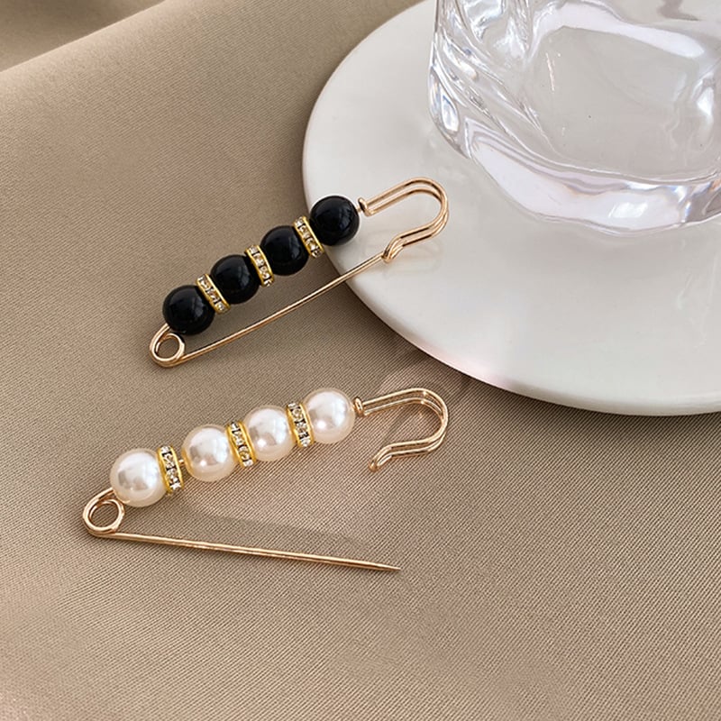 Broche imperdible con perlas y strass de fantasía