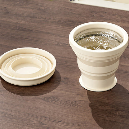 Organizador de pastillas con vaso de silicona plegable