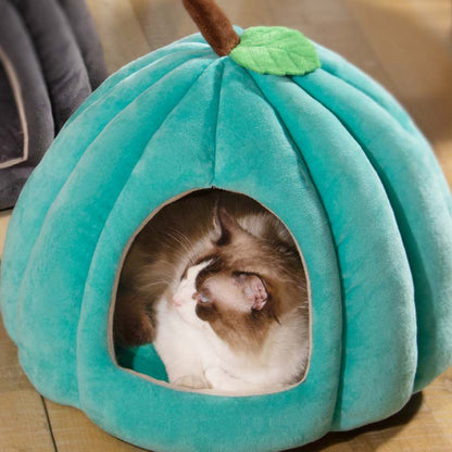 Cama para mascotas semi-cerrada, cálida y acogedora
