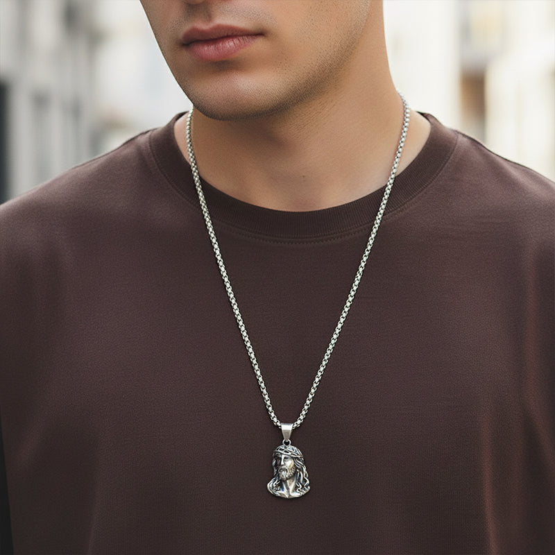 Collar con colgante del rostro de Jesús