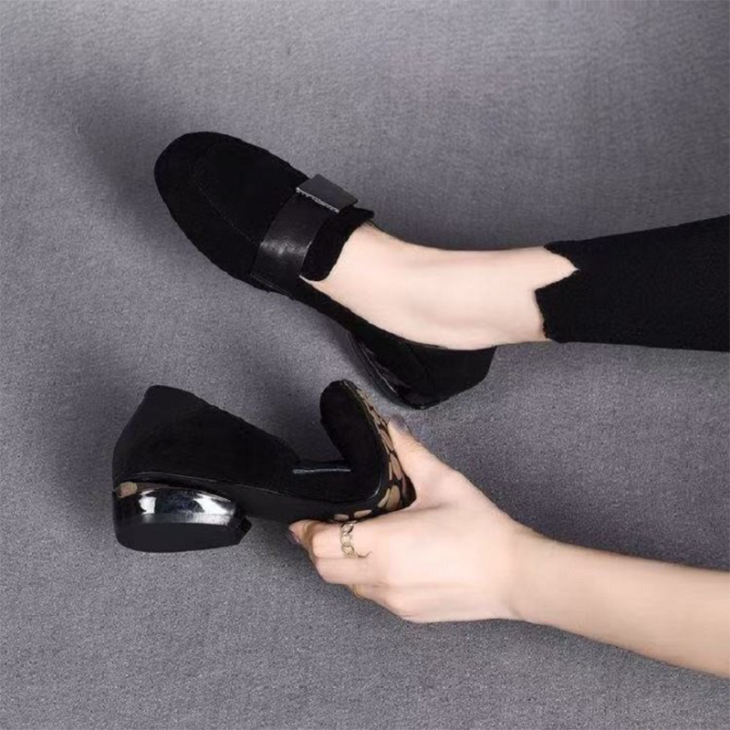 Cómodos mocasines para mujer en negro con tacón bajo