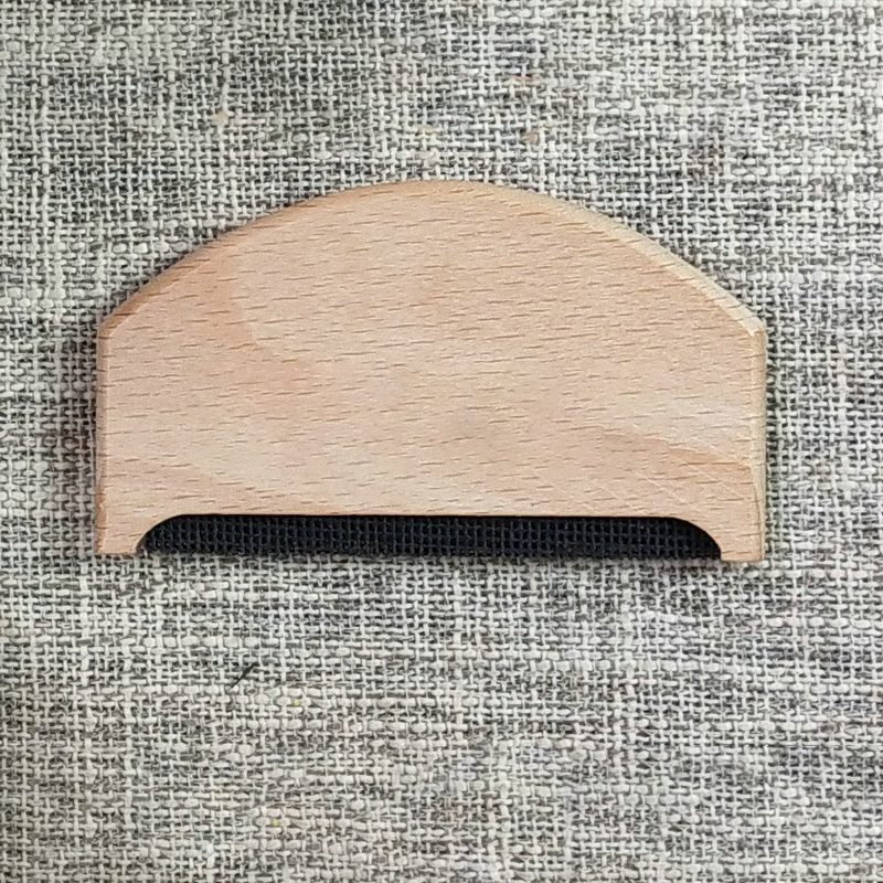 Afeitadora manual de madera para ropa
