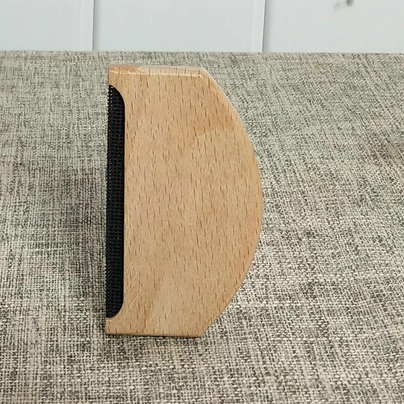 Afeitadora manual de madera para ropa