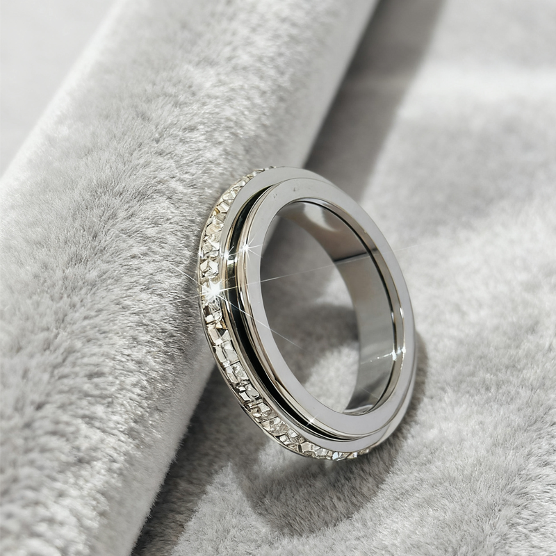 🎄Oferta especial de Navidad🎄Anillo giratorio de titanio y acero con circonit