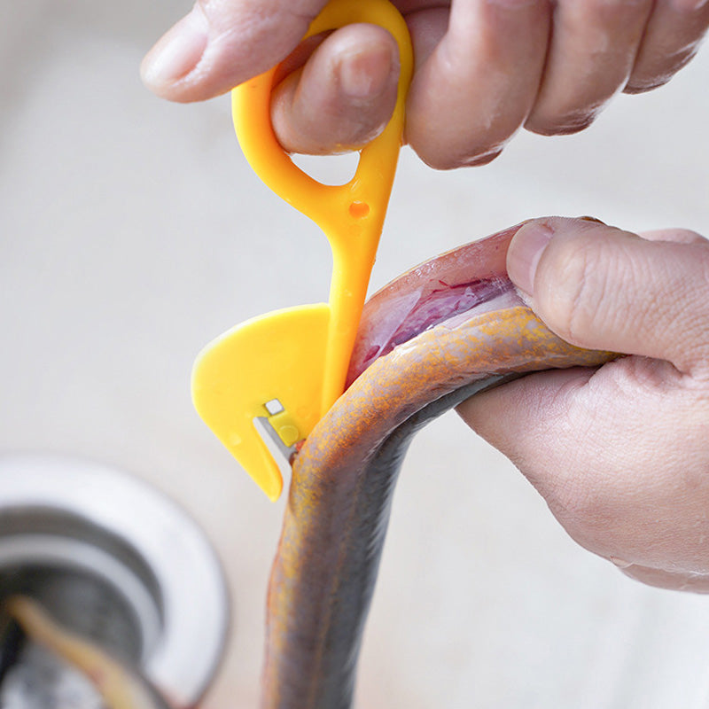Utensilio de cocina para abrir intestinos de aves