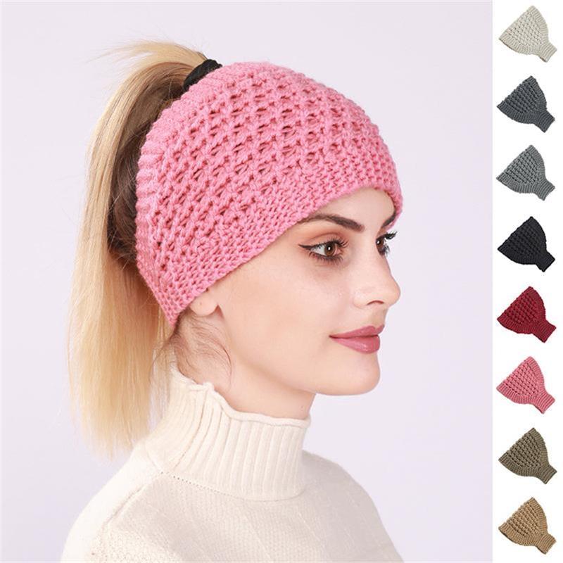 Gorro de mujer con cola de caballo hueca