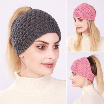 Gorro de mujer con cola de caballo hueca