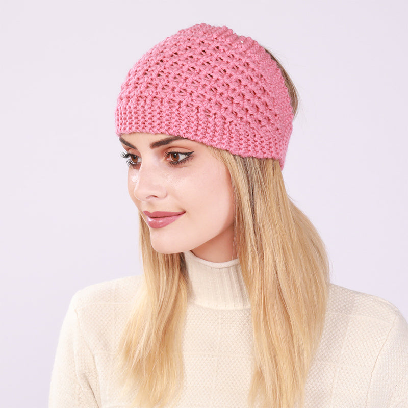 Gorro de mujer con cola de caballo hueca