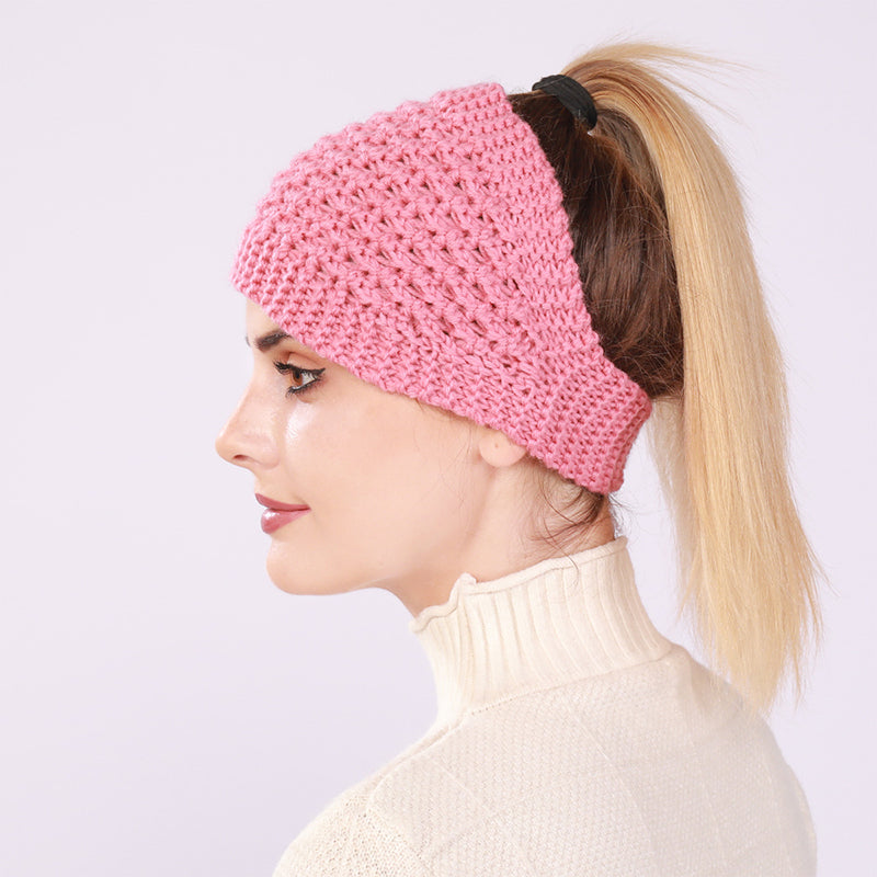 Gorro de mujer con cola de caballo hueca