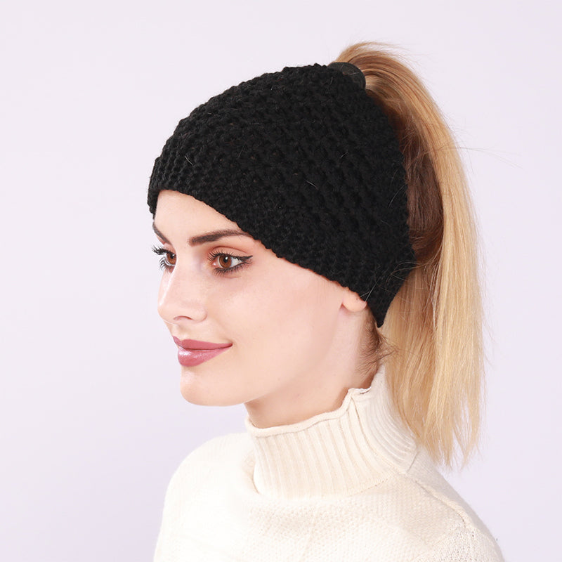 Gorro de mujer con cola de caballo hueca