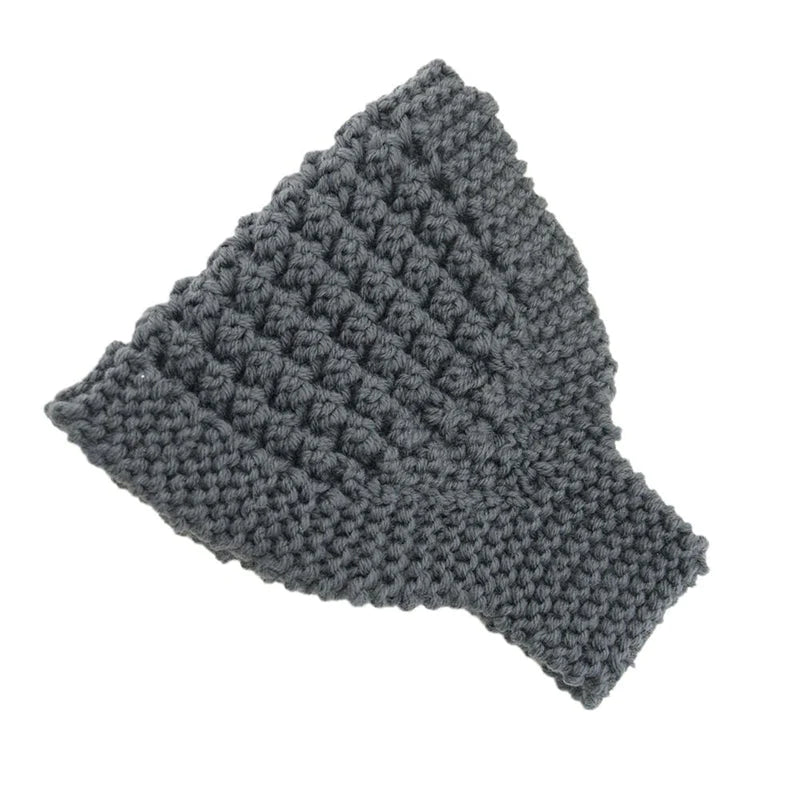 Gorro de mujer con cola de caballo hueca