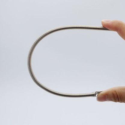 Herramienta pasacintas multiusos plegable con resorte