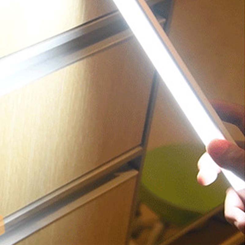 Barra de Luz LED Magnética con Sensor de Movimiento e Indicador de Batería