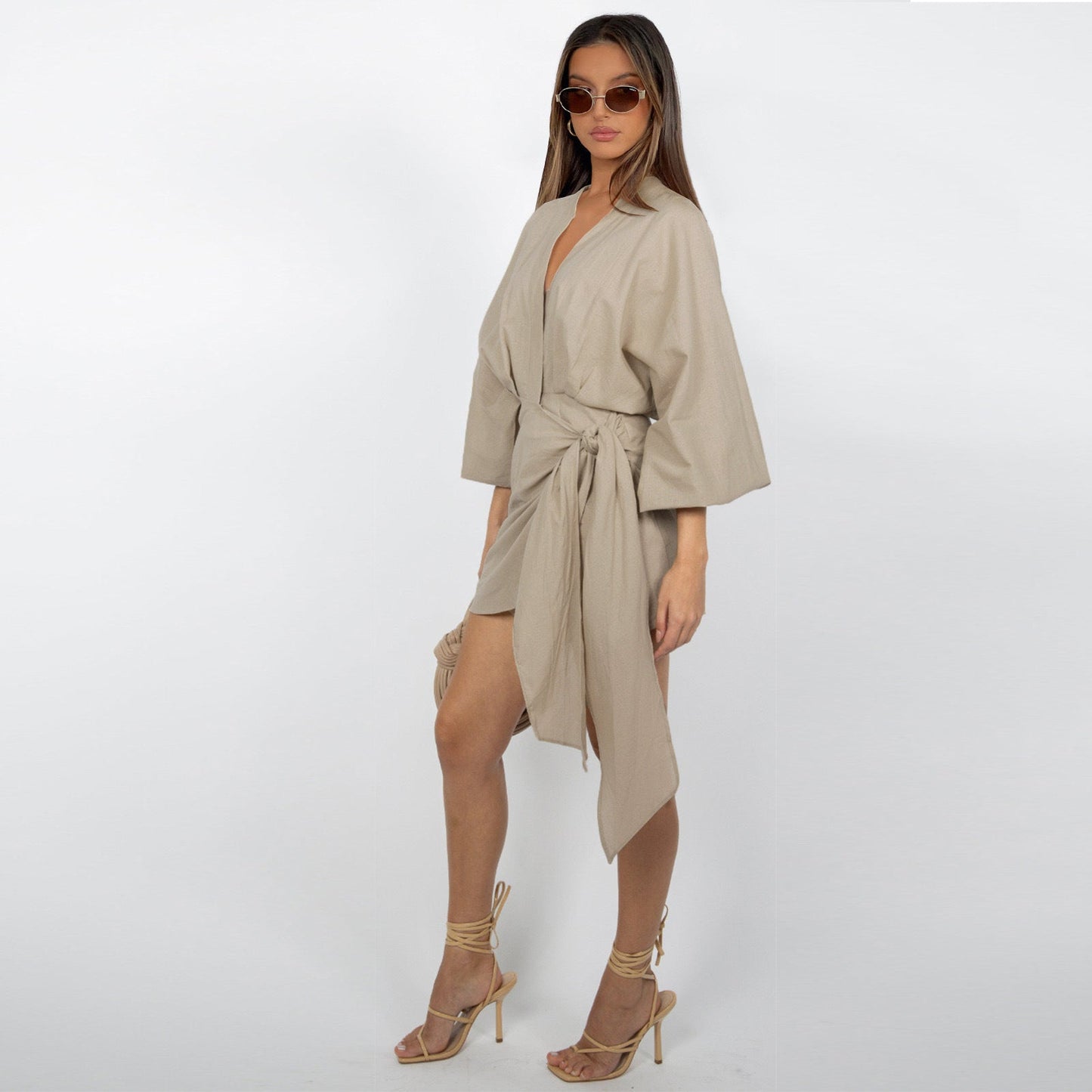 【MÁS VENDIDO】🔥1º en Trajes🔥 Escote cruzado que enmarca, lazo que define: el vestido que te entiende. 👗💫Para la mujer que sabe que la elegancia está en los detalles. ✨👗