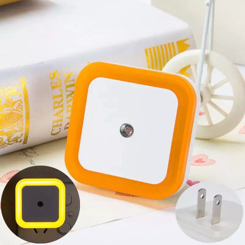 Foco LED Inteligente con Sensor de Luz y Ahorro de Energía